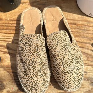 Universal Thread Slip Ons Size: 8 Cheetah
